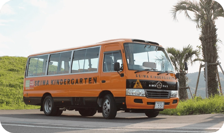 スクールバスの写真
